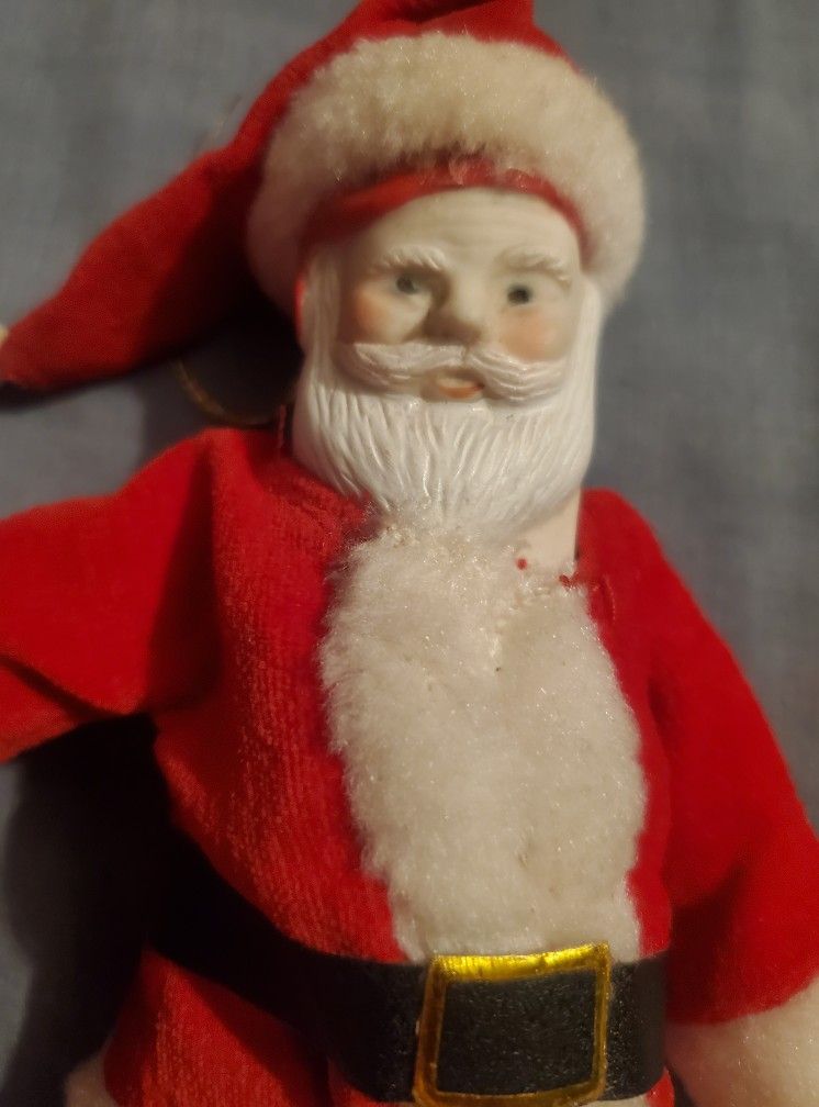 VINTAGE SANTA CLAUS PORCELINE HEAD , HANDS & FEET STUFFED 7 "INCHES ORNAMENT DECORATION PRE-OWNED