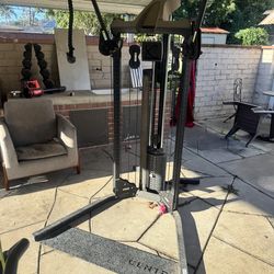 Centr workout machine