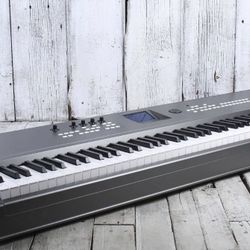 Yamaha MM8 88-Key Synthesizer