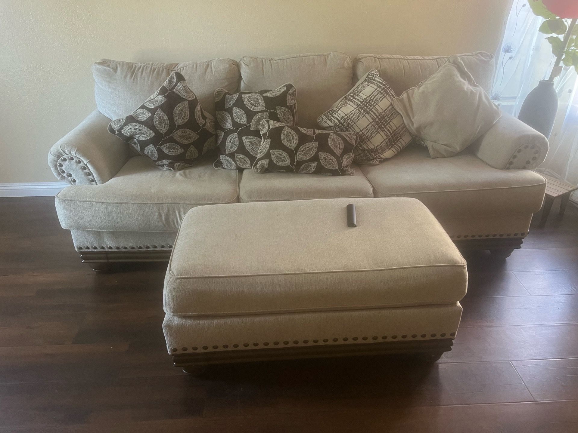 Couch set