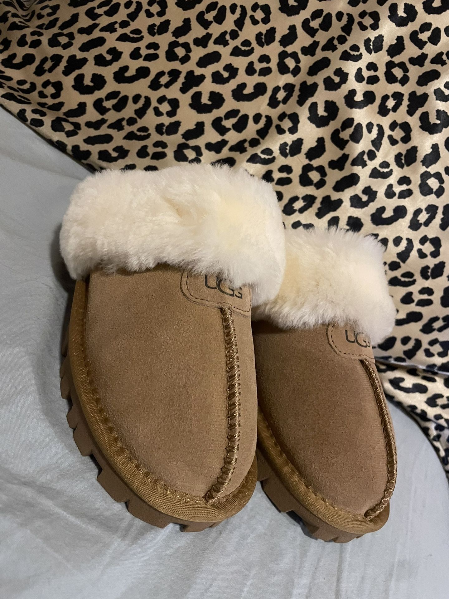 UGG Tasman Slippers (Size 7: W)
