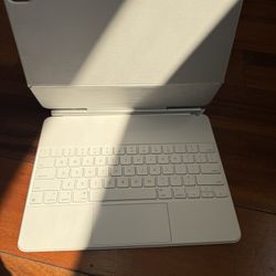 iPad 12.9 Magic Keyboard White