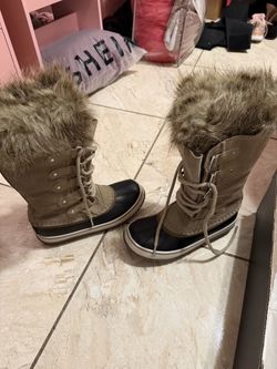 Size 5.5 Sorel boots