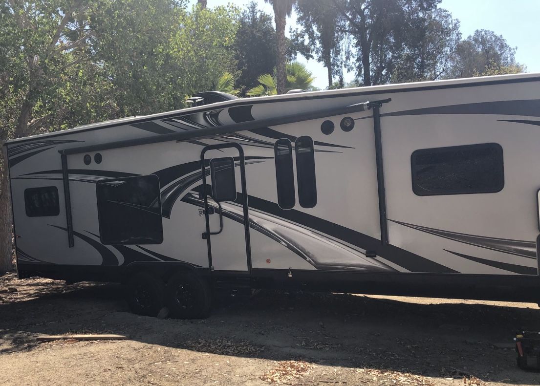 2018 Attitude Eclipse 28IBG