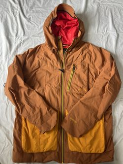 Brown and yellow Oakley ski jacket #skiing #skijacket #snowboardingjacket #jacket #oakley
