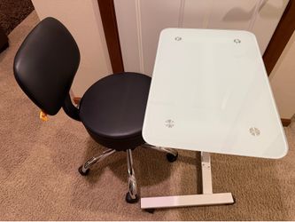 Seville Classics Airlift Glass Desk & Boss Office Spa Stool Set