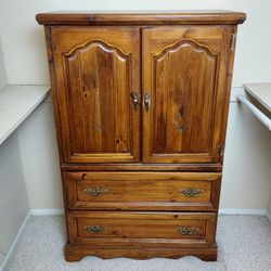 ***  FREE  *** ARMOIRE/Cabinet