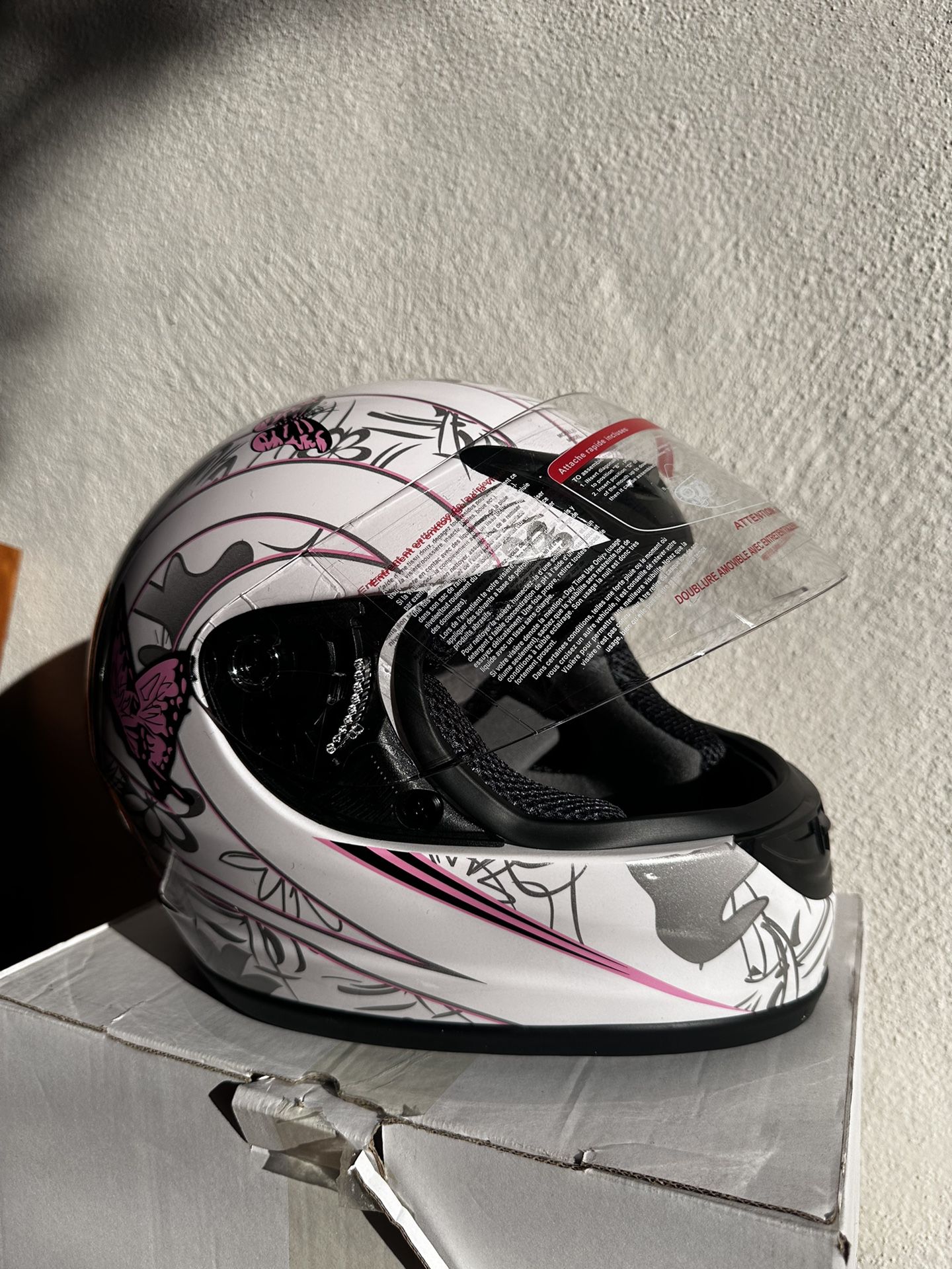 TCMT HY 901 DOT  OFF WHITE Pink Butterfly Full Face Helmet  WOMENS Size XL