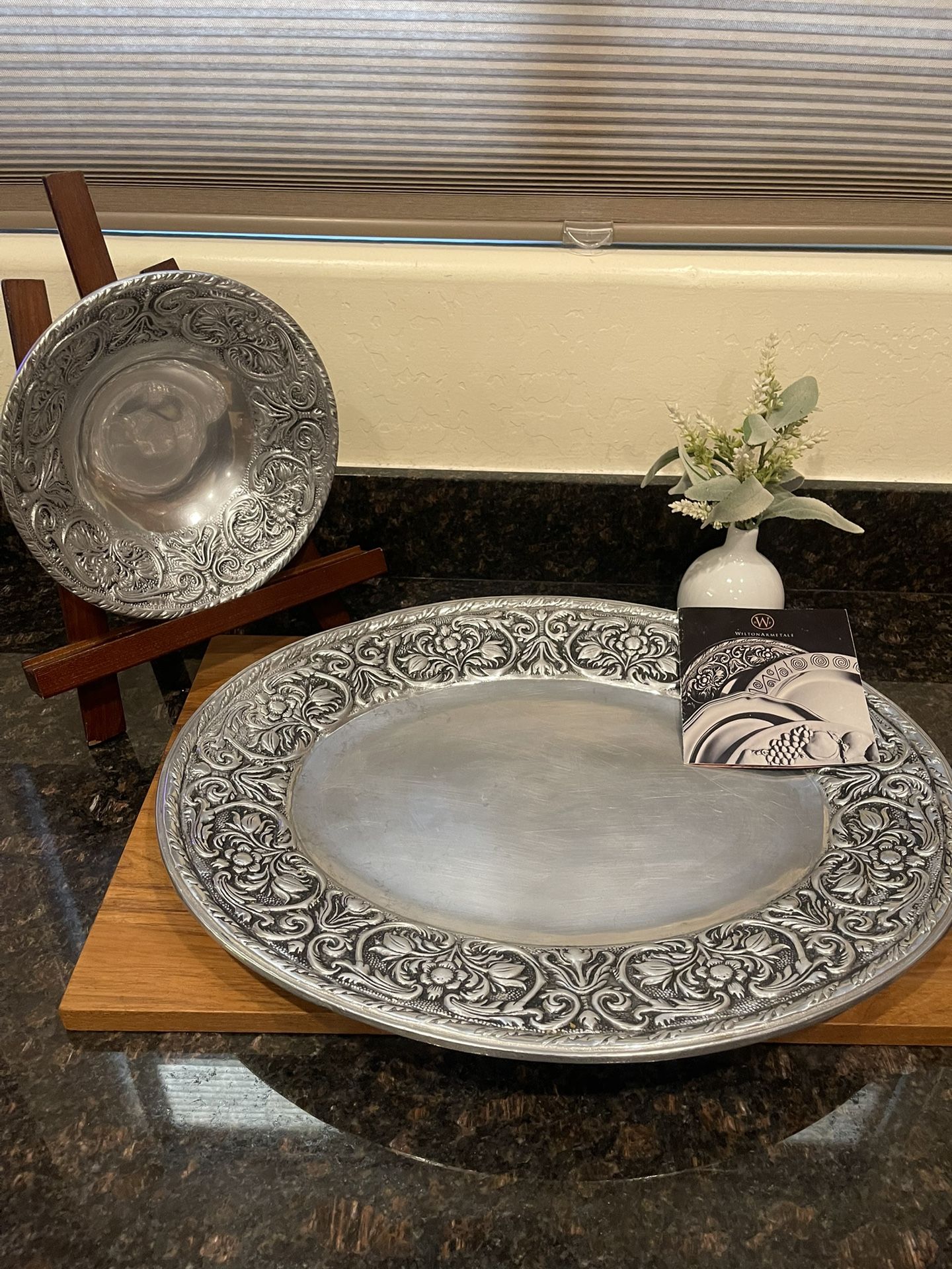 Wilton Armetale grand design platter and bowl