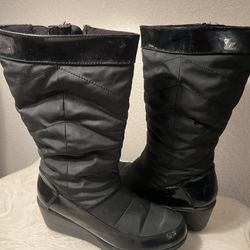 Nice Boots For Women Size 7  Used In good  Condition 