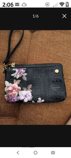 Steve Madden wristlet