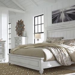Kanwyn Whitewash Panel Bedroom Set