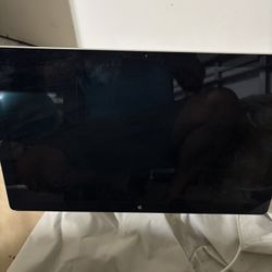 2 Apple LED Cinema Displays