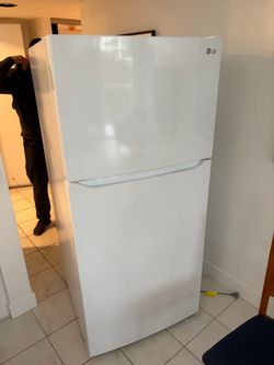LG Top-Freezer Refrigerator White