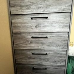 5- Drawer Wooden Dresser