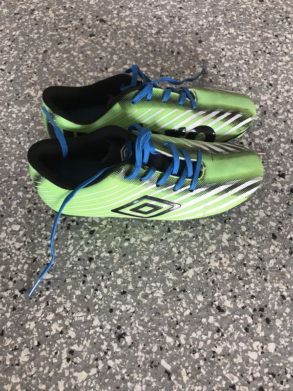 Boys soccer cleats size 1.5 for Sale in Bakersfield, CA - OfferUp