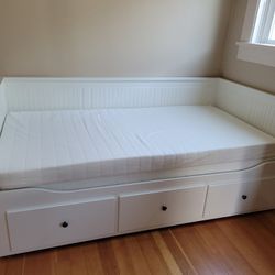 Newer IKEA Trundle Daybed w/Storage