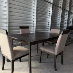 Table + Chairs - Free Delivery 