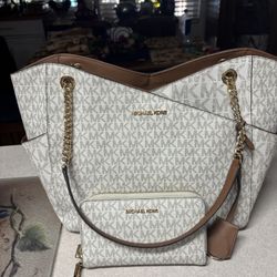 Michael Khors Jet Set Purse And Wallet 