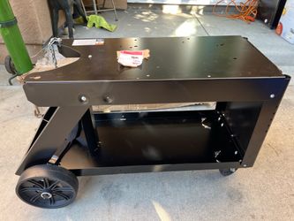 New Lincoln utility cart for electric welding missing the handle when open the box never comes with handle so selling cheap asking $175