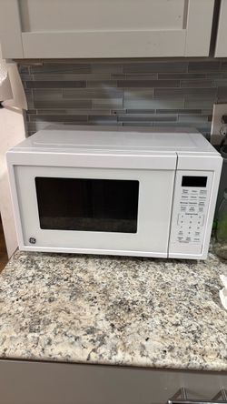 GE White Countertop Microwave