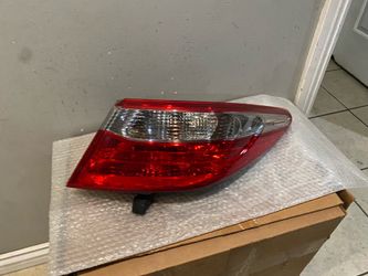 2015-2017 Toyota Camry LE right tail light