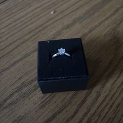 VVS1 diamond engagement ring