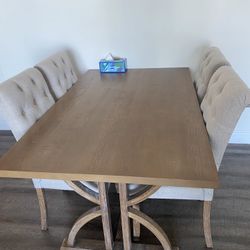 Like New 6 Piece Dining Table Set 