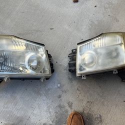 NISSAN TITAN HEADLIGHTS    Great Condition ! 