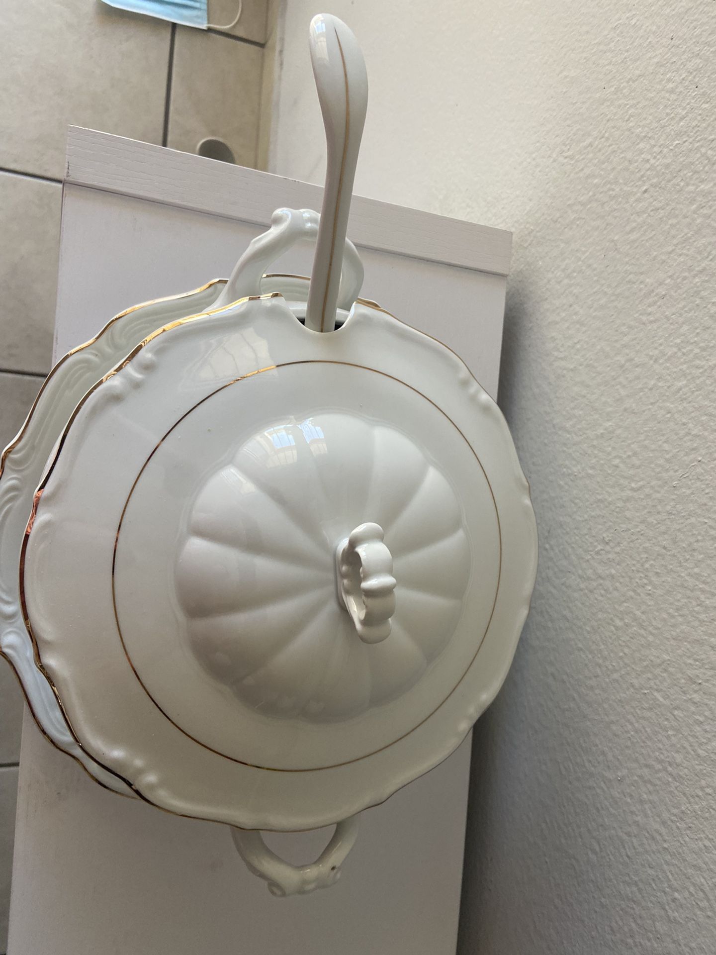 BEAUTIFUL  4 PC TUREEN  PORCELAIN .  IT IS NEW 