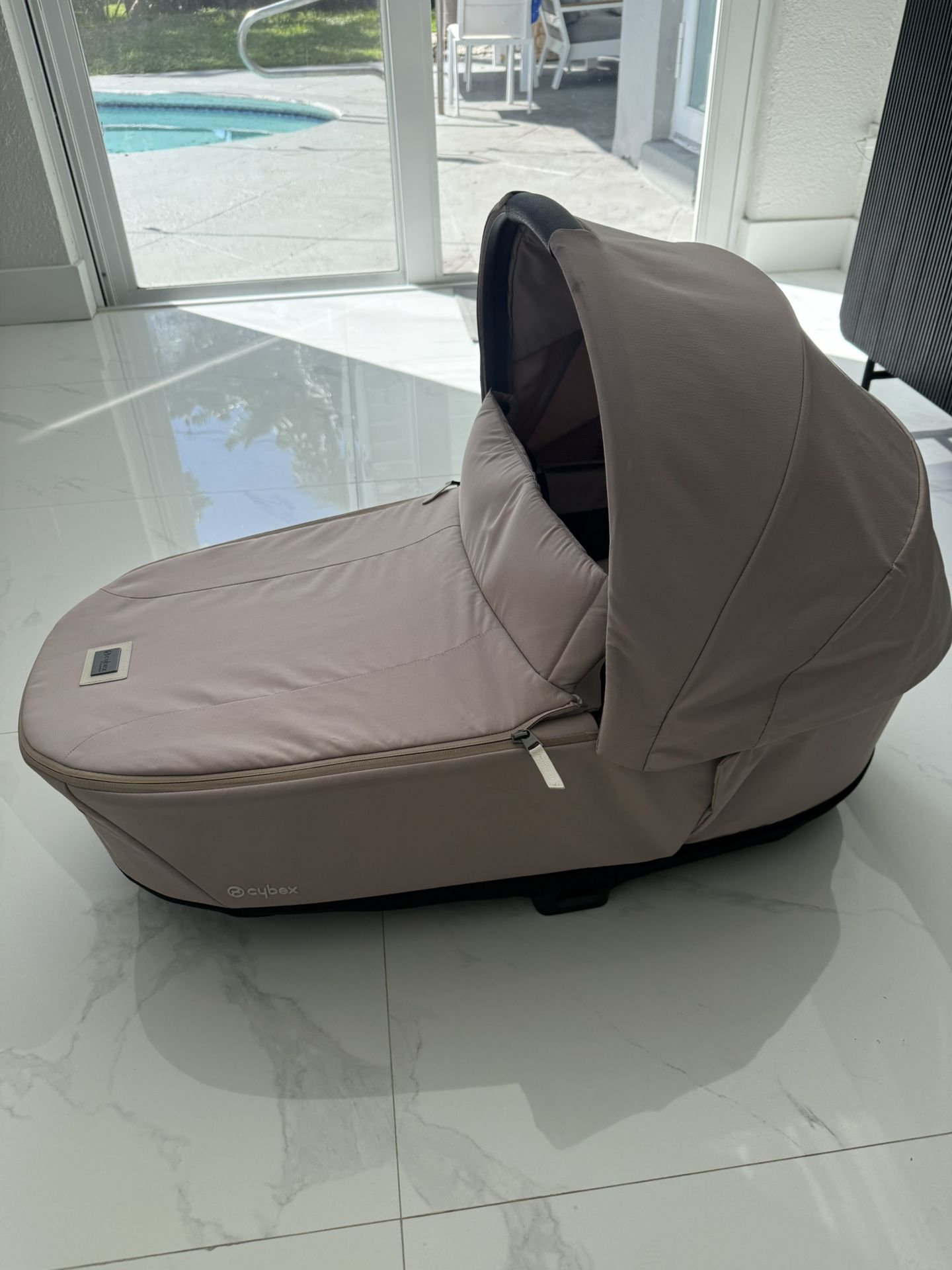Cybex Priam Lux Carry Cot - Baby Carrier