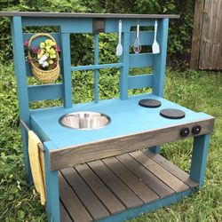 Childrens Outdoor Mud Kitchen 