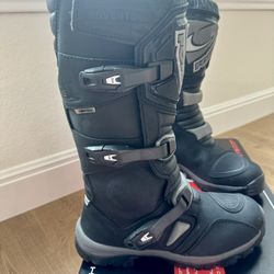 Awesome New Motorcycle boots - Forma Adventure Boots Size 10 Black   Location South East Austin 78744 near Easton Park 