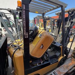 CATERPILLAR FORKLIFT 