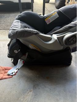 Baby Trend Infant Car Seat w/ Base – Good Condition