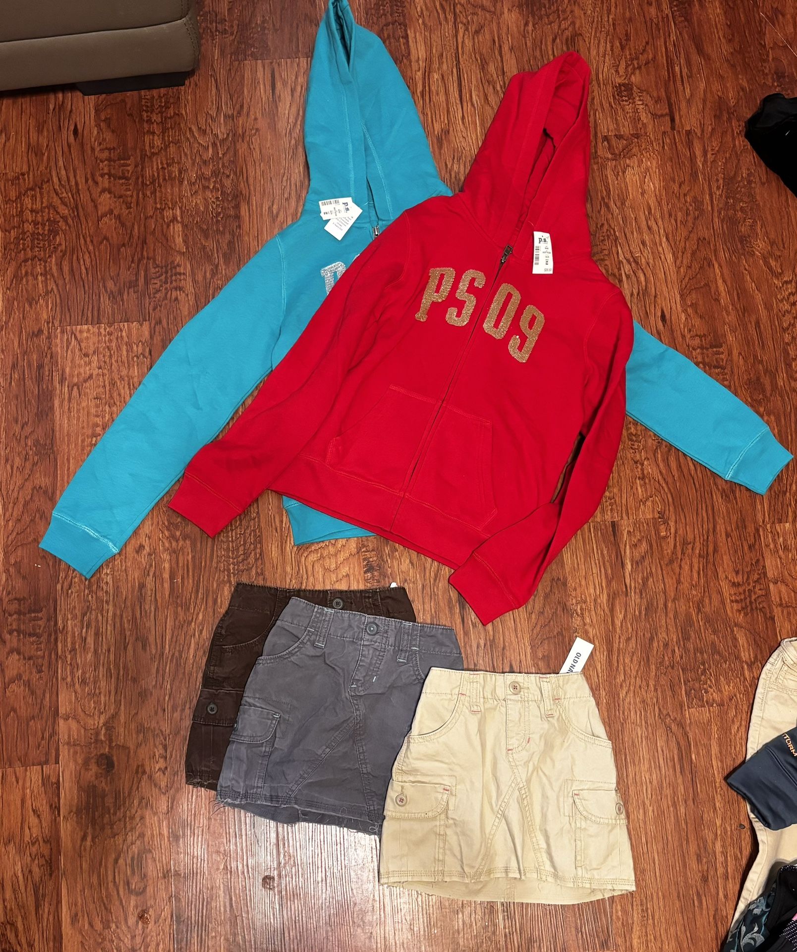 Girls GAP + AEROPOSTALE bundle: 3 Kids GAP Cargo Skirt, And 2 NEW AEROPOSTALE Zip up Hoodies