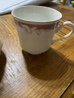 Coffee cups and sugar holder