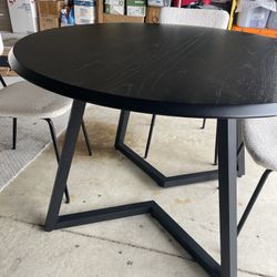 Kitchen Table + 4 Chairs