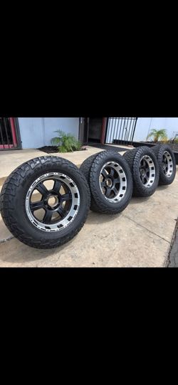 20" ProComp rims w/ 35" Falken Wildpeak Tires