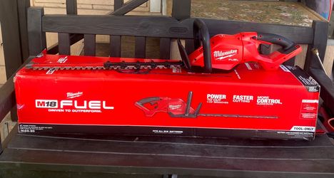 Milwaukee M18 FUEL 18 V Brushless Cordless Battery Powered Hedge Trimmer TOOL ONLY