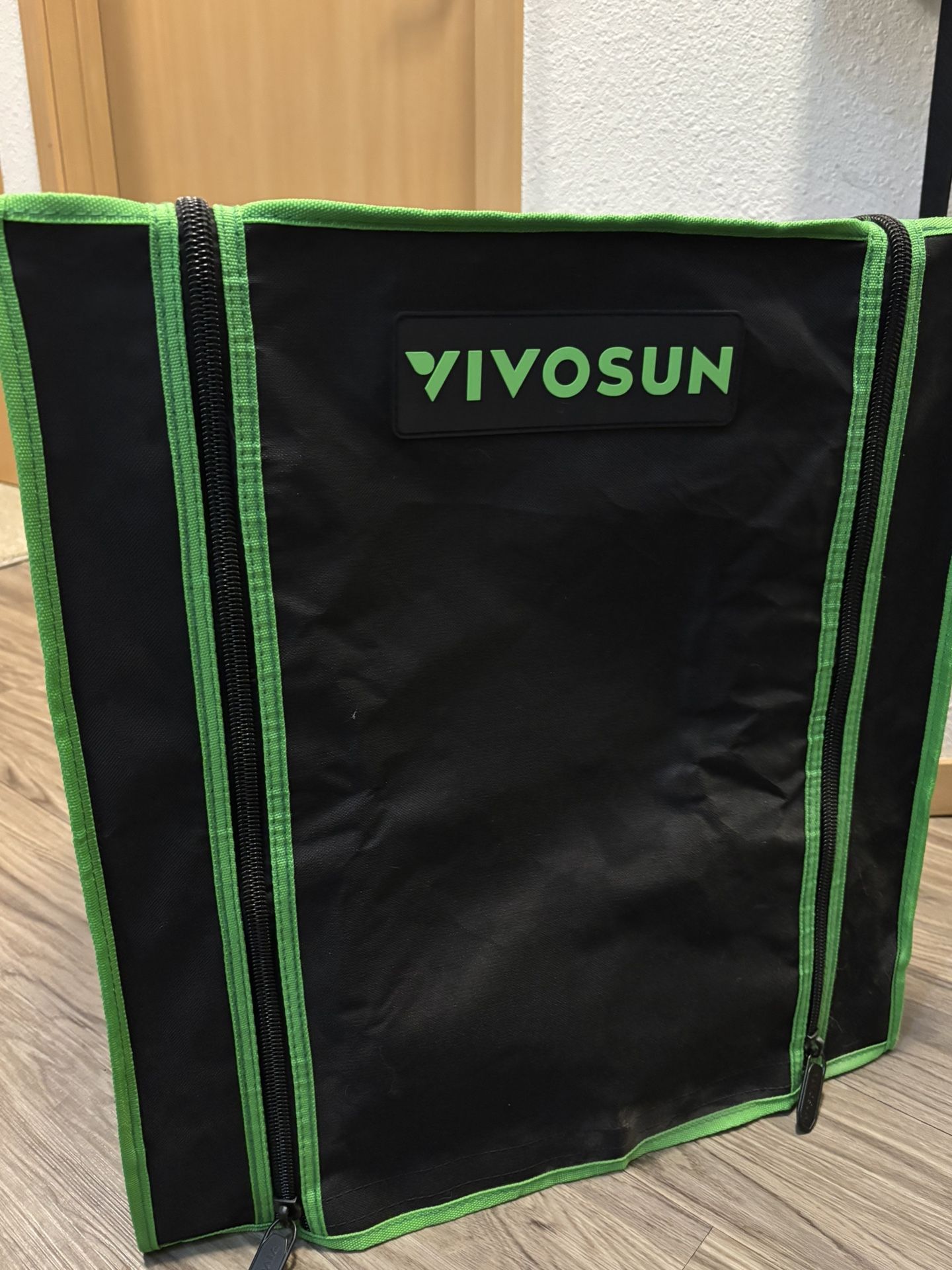 2X2 Vivosun Grow tent & Bulb