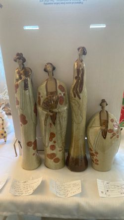 Ceramic Geisha girls.