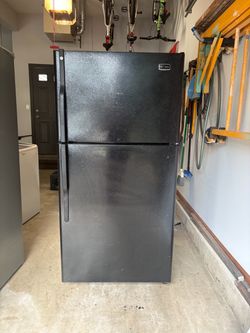 GE Appliances Eterna Series Black Refrigerator