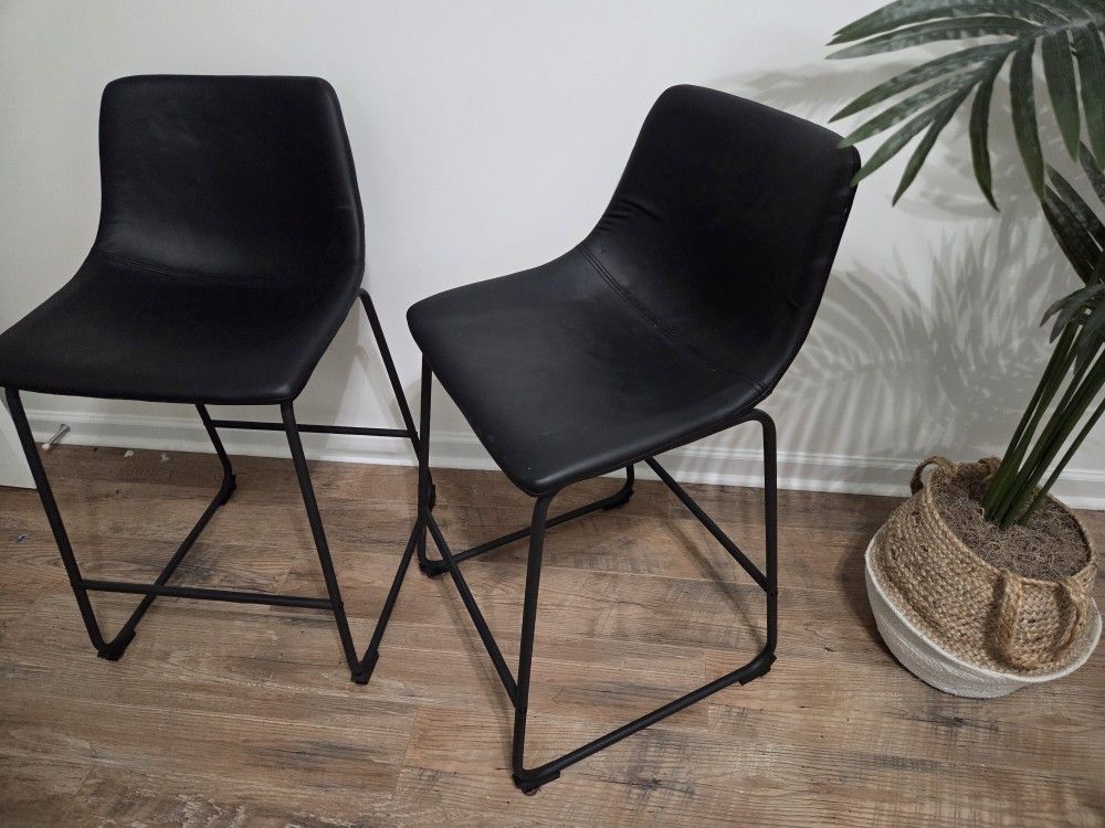 2 Ashley Centiar Black Counter Stools