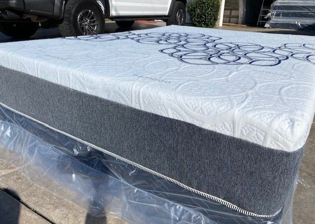 Cal King Organic Hybrid Cooling Gel Memory Foam Mattress! 