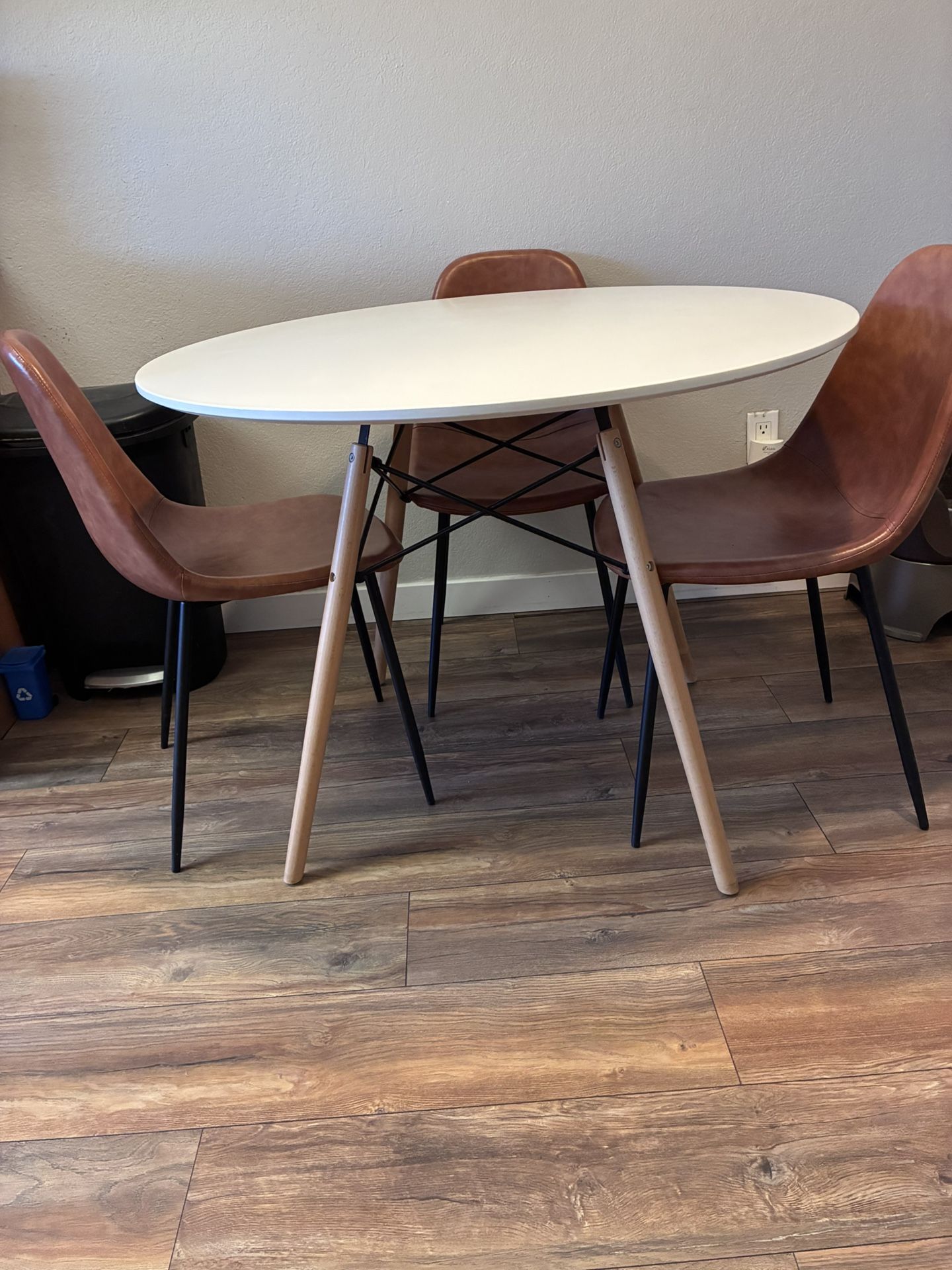 Dinning Table With 4 Chairs
