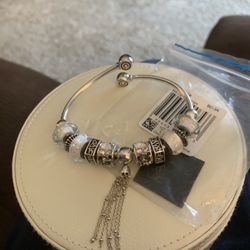 CHAMILIA JEWELRY BOX & FLEX BANGLE FOR SALE.