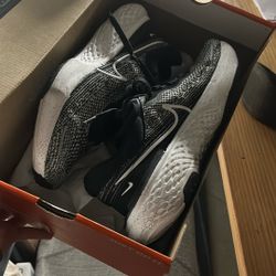 Nike ZooMX Invincible FX - size 11