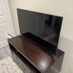 Insignia 43” TV