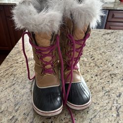 Sorel  Size 8 Almost New 